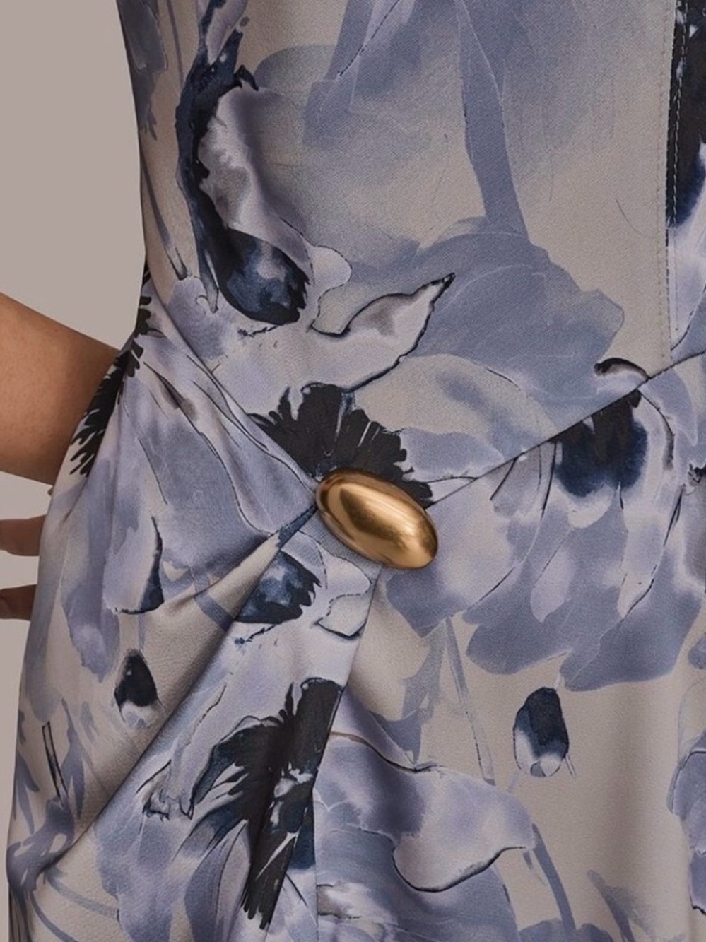 Donna Karan CAP SLEEVE V-NECK PRINTED
MIDI DRESS - Picture 3 of 12
